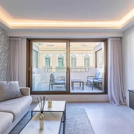 Superb One Bedroom Flat And Terrace - Center Apartment